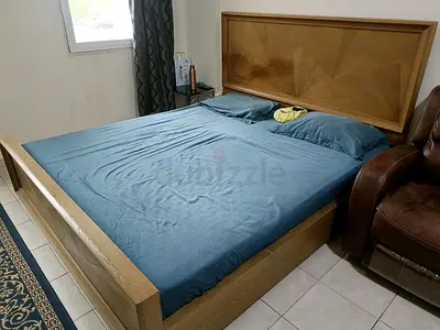Solid Wood King Bed with High Quality Mattress