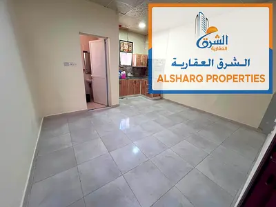 استديو_شامل الفواتير_ مطبخ شبه منفصل_ تكييف اسبليت_بجوار أبراج الفالكون_ سهل المخرج للشارقة ودبي
