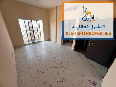 غرفة وصالة للإيجار السنوي في الجرف 3 بالقرب من السوق الصيني بمساحة كبيرة وتكييف مركزي
