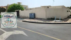 For sale, a corner house in Al Mirqab, with 4 rooms, a hall, a sitting room, and an attached kitchen