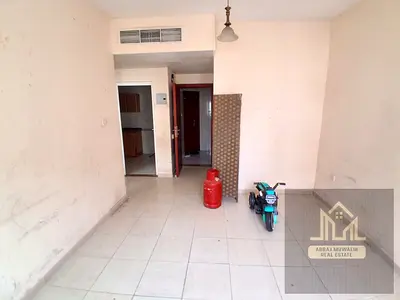 wow beautiful 1bedroom hall apartment ready to move \\ neat and clean\\ family building // just in