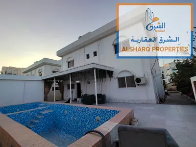 فيلا5 غرف نوم ماستر. مجلس واسع. صالتان عائليتان. مطبخ مجهز. غاز مركزي. تكييف سبليت جديد. مسبح خاص. حديقة خاصة. موقفان سيارات داخليان. موقفان سيارات