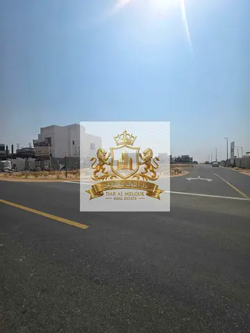 Corner residential plot for sale in Al Hooshi, Sharjah. Prime location. 📐 Area: 5,300 sq ft ↔️ Corner plot on two streets: 30m street + 18m street 🏗️ Permit: Residential villa – 🛂 Freehold: For all Ar