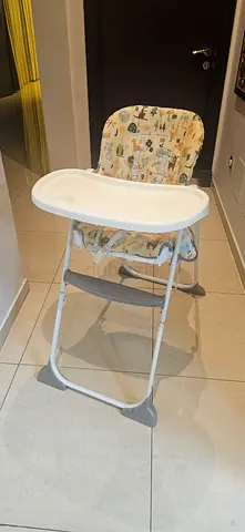 Reclineable baby high chair with removable tray