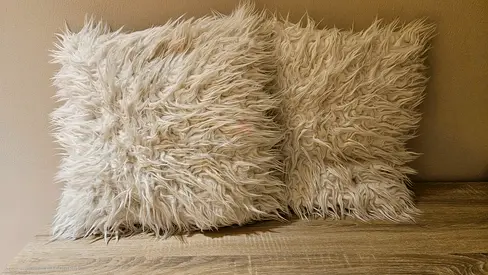 White shaggy faux fur throw pillows — 45x45cm