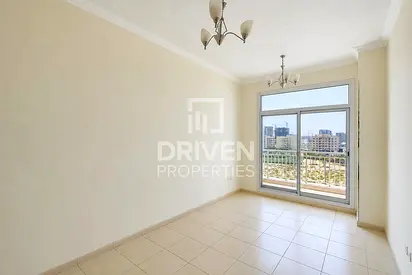 Vacant Apt | Prime Location | Community View