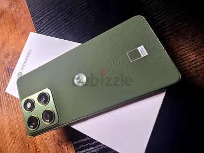 Motorola Edge 70 Pantone Bronze