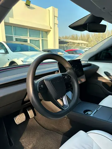 صورة 9 لـ 2025 Tesla MODEL 3