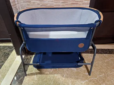 Maxi Cosi Side-sleeping bedside bassinet / cradle in navy blue