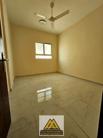 3-bedroom apartment with a living room for annual rent in Al Alia - Ajman A great opportunity for f