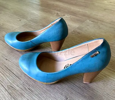 Teal blue mid-heel pumps, size UK 5, EUR 38- gently used