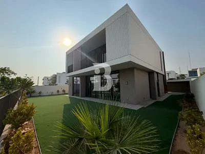 BRAND NEW| DRIVER MAIDS ROOM| LANDSCAPED| BY POOL