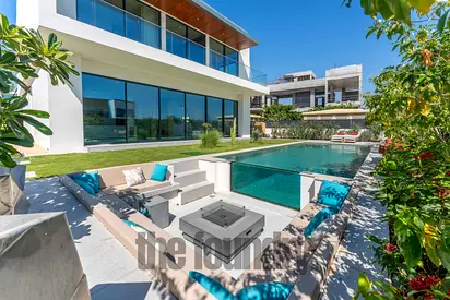 Brand New Custom Built Waterfront Villa in La Mer