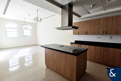 Spacious One Bedroom | Vacant | 818Sq.Ft