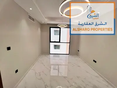 فرصة مميزة للسكن في شقة أول ساكن بالحميدية، بتشطيبات ممتازة ومدخل بناية فاخر، مع تكييف مركزي وصيانة كاملة على المالك  قريبه من المحكمة وجامعة عجمان
