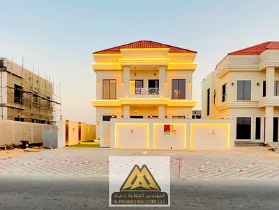 طابقان + روف أرضي + أول + روف مساحة الأرض: 3,014 قدم مربع مساحة البناء: 3,500 قدم مربع ارتداد أمام الفيلا لمواقف السيارات حوش واسع داخل الفيلا مجلس
