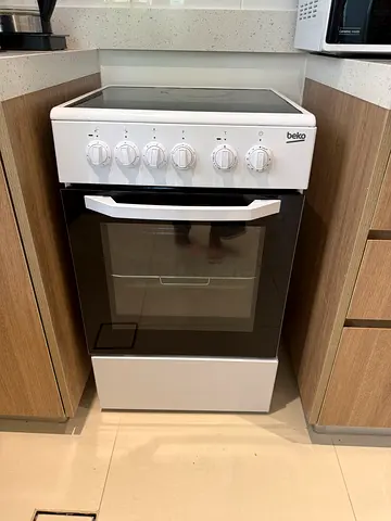 Beko freestanding electric cooker with oven — good condition