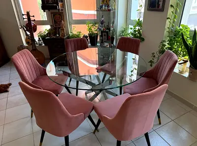 6 seater dining table excellent condition