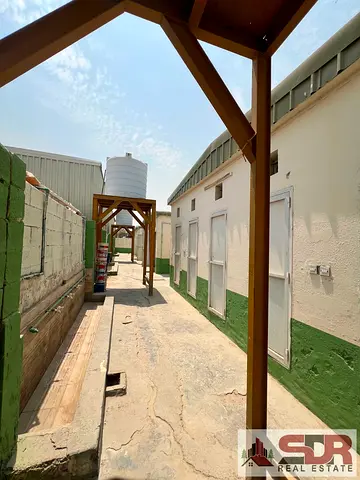 Labour Camp for Rent – Al Sajaa, Sharjah 💰 Annual Rent: AED 38,400 📍 Location: Al Sajaa, Sharjah 🏠 Status: Ready to Move Suitable for companies looking for ready-to-occupy labour accommodation
