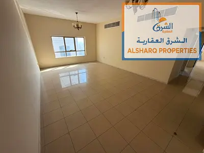 Two bedrooms, living room, two bathrooms, balcony with direct sea view, large area, large living room, excellent layout