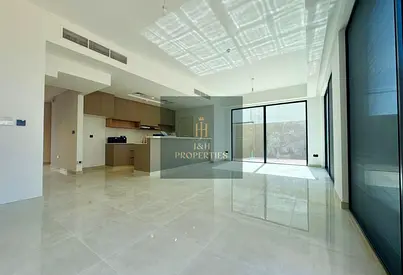 3BR+M| Steps from Pool | Walk to 2 Private Beaches