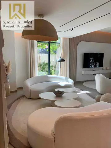 تاون هاوس غرفتين نوم - تملك حر - بالقرب من دبي - على طريق 611
