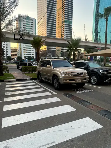 1999 Lexus LX-SERIES photo 2