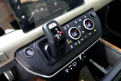 2024 LAND Rover DEFENDER thumbnail 13