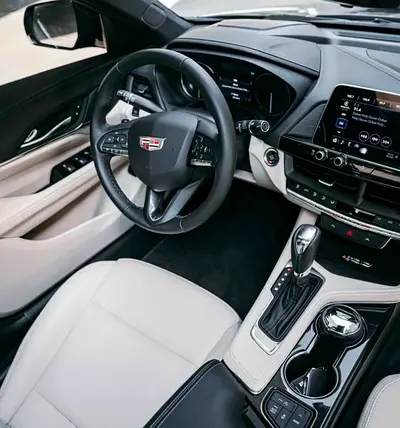 2023 Cadillac CT4 — фото 3