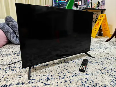Hisense 32-Inch Smart TV (Model: 32A4K) – Excellent Condition with Original Box