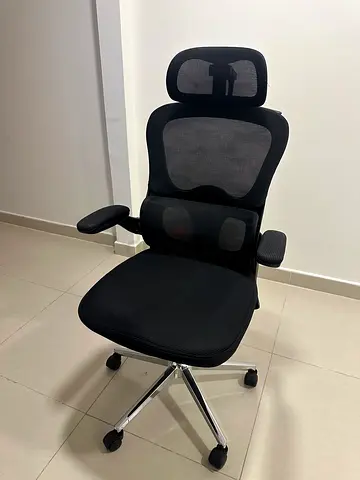 Ergonomic Mesh Office Chair with Headrest - Excellent Condition