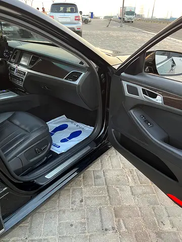 2017 Genesis G80 thumbnail 17