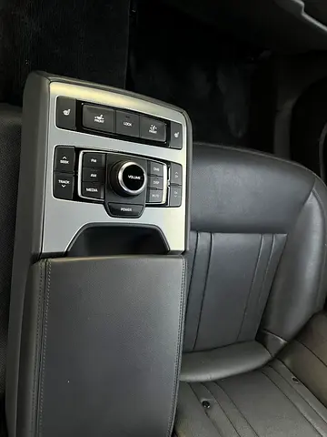صورة 8 لـ 2017 Genesis G80
