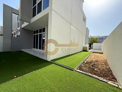 CORNER 3BR TOWNHOUSE | OPEN KITCHEN | DUAL TERRACE