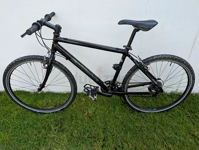 USA Made Cycle Cannondale M400 mountain bike featuring a black lightweight aluminum CAAD2 frame, rig