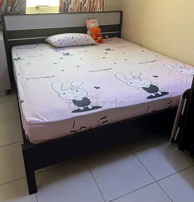 Modern Wood Bed Frame with Headboard & Mattress (Excellent Condition)
