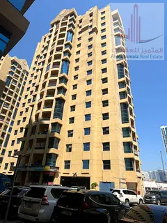 Three-bedroom apartment with a living room, maid's room, three bathrooms, built-in wardrobes, sea vi