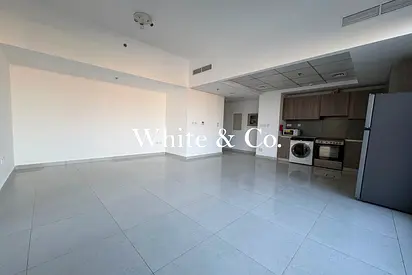 LARGE LAYOUT | CORNER UNIT | UNFURNISHED