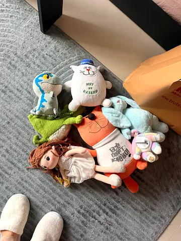 Mixed stuffed toys and dolls bundle-for free