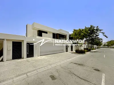 Vacant|Elegant 4Br|Single Row|Community View