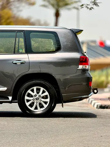 صورة 10 لـ 2017 Toyota LAND CRUISER
