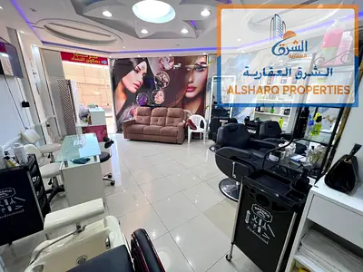 Salon in Al Rashidiya 1 Large area Includes Moroccan bath and all services Salon in good condition Asking price for transfer: 80,000 (negotiable) Rent