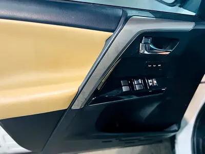 2018 Toyota RAV 4 — миниатюра 13