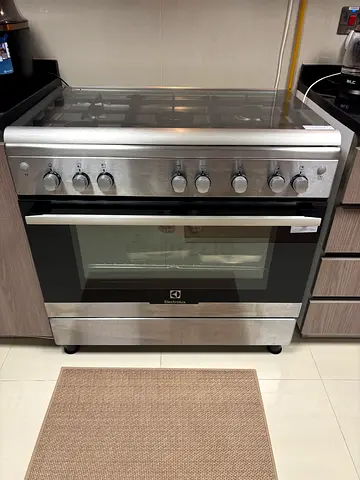 Stainless Steel Electrolux Gas Cooker with Oven - Good Condition