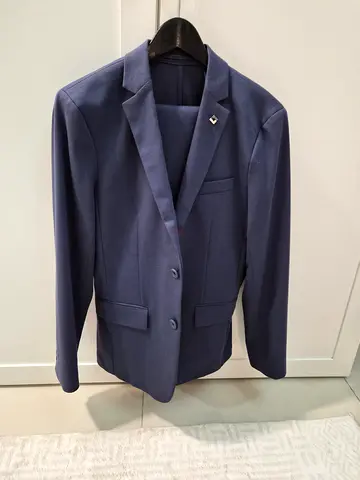 Mens suit small size