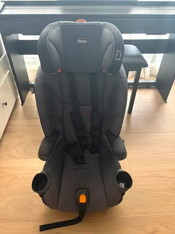 Chicco Toddler Car Seat with Cup Holders