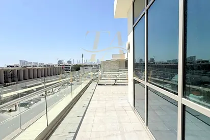 PRIVATE TERRACE | TOP FLOOR | MULTIPLE CHEQUES