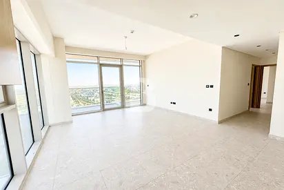 HIGHER FLOOR | CORNER UNIT | SPACIOUS LAYOUT