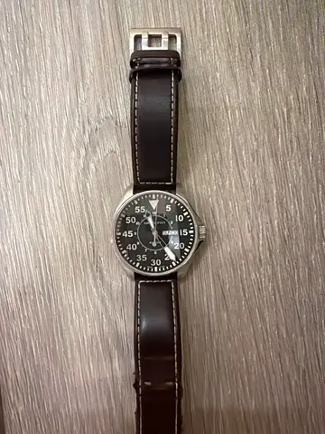 Men's analog pilot-style wristwatch with brown leather strap