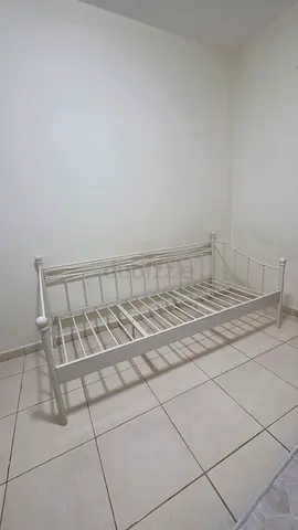 White metal single Day bed frame - sturdy simple design